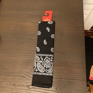 Levi’s black bandana